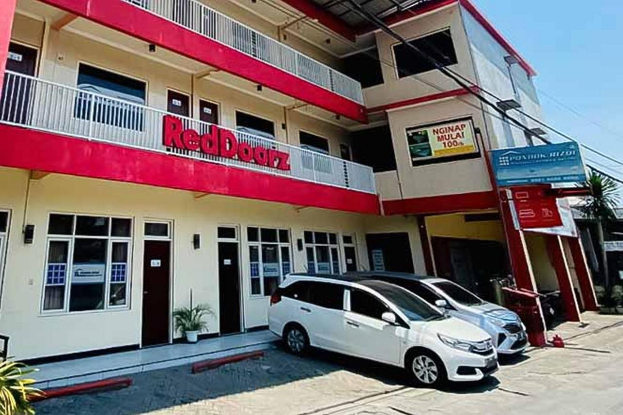 Penginapan Pondok Rizqi Syariah Brebek Exterior photo