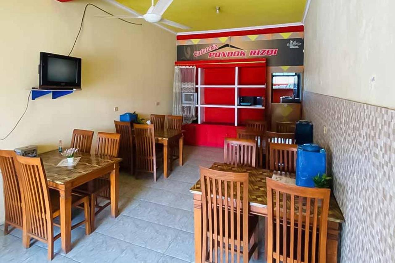 Penginapan Pondok Rizqi Syariah Brebek Exterior photo