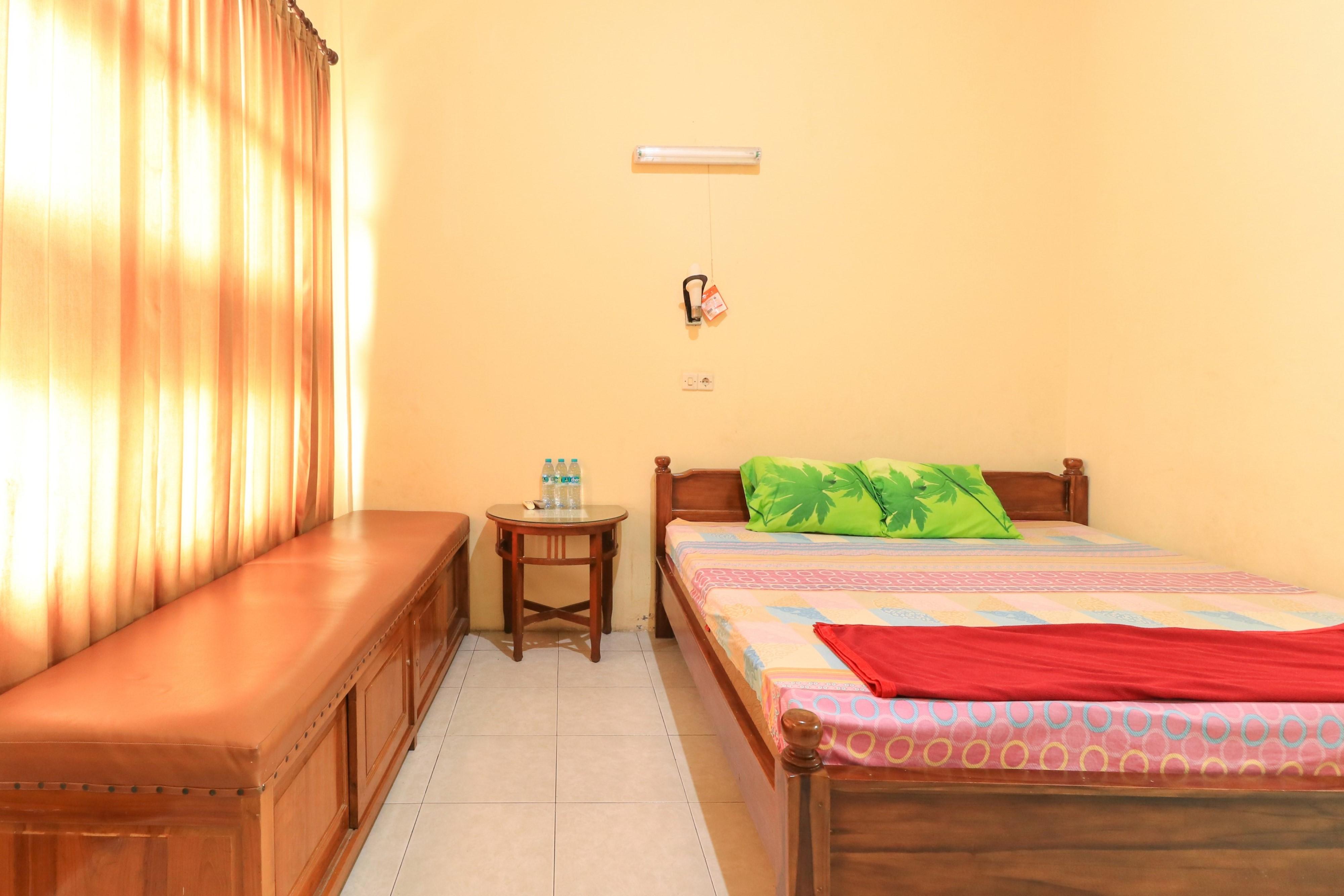 Penginapan Pondok Rizqi Syariah Brebek Exterior photo