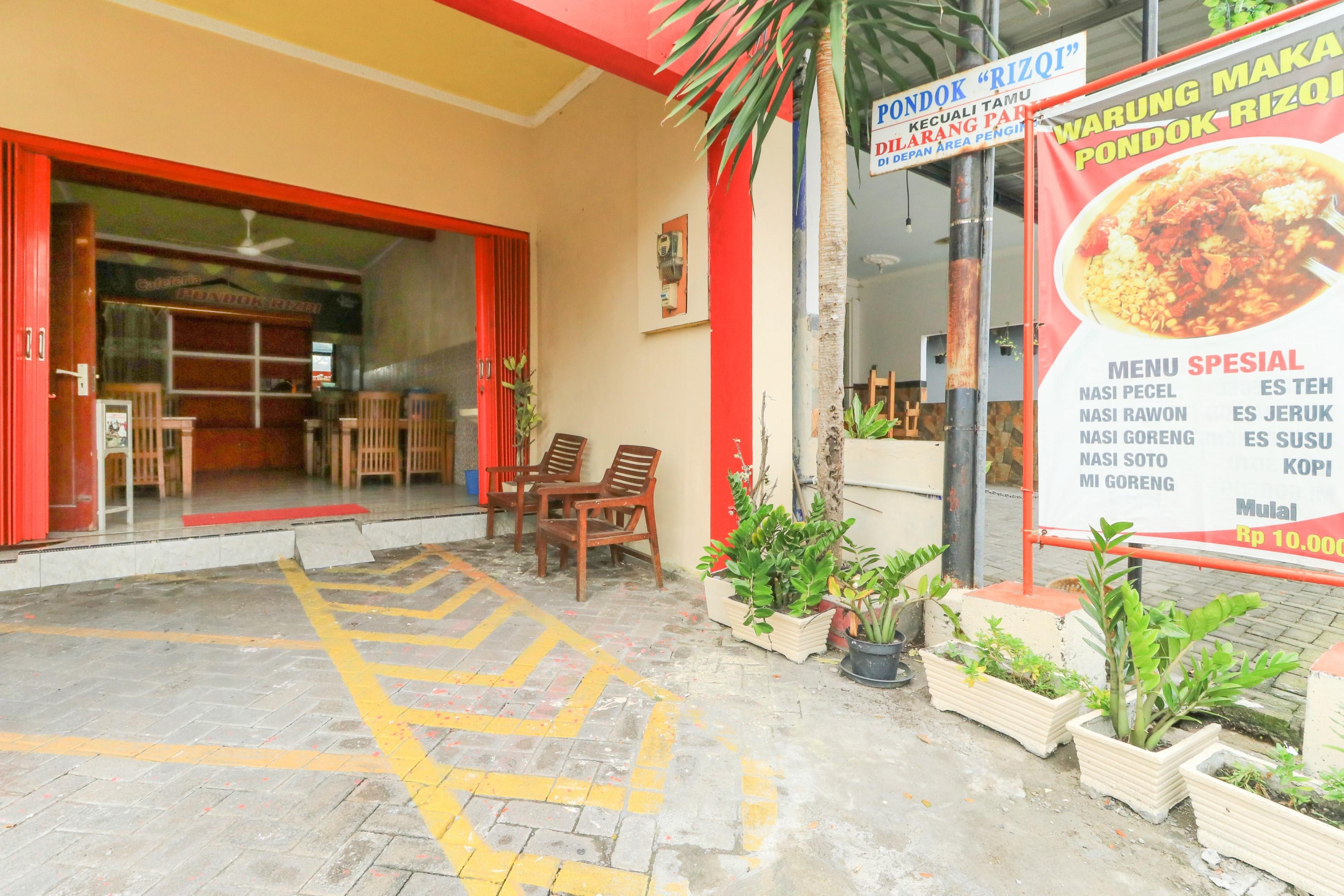 Penginapan Pondok Rizqi Syariah Brebek Exterior photo