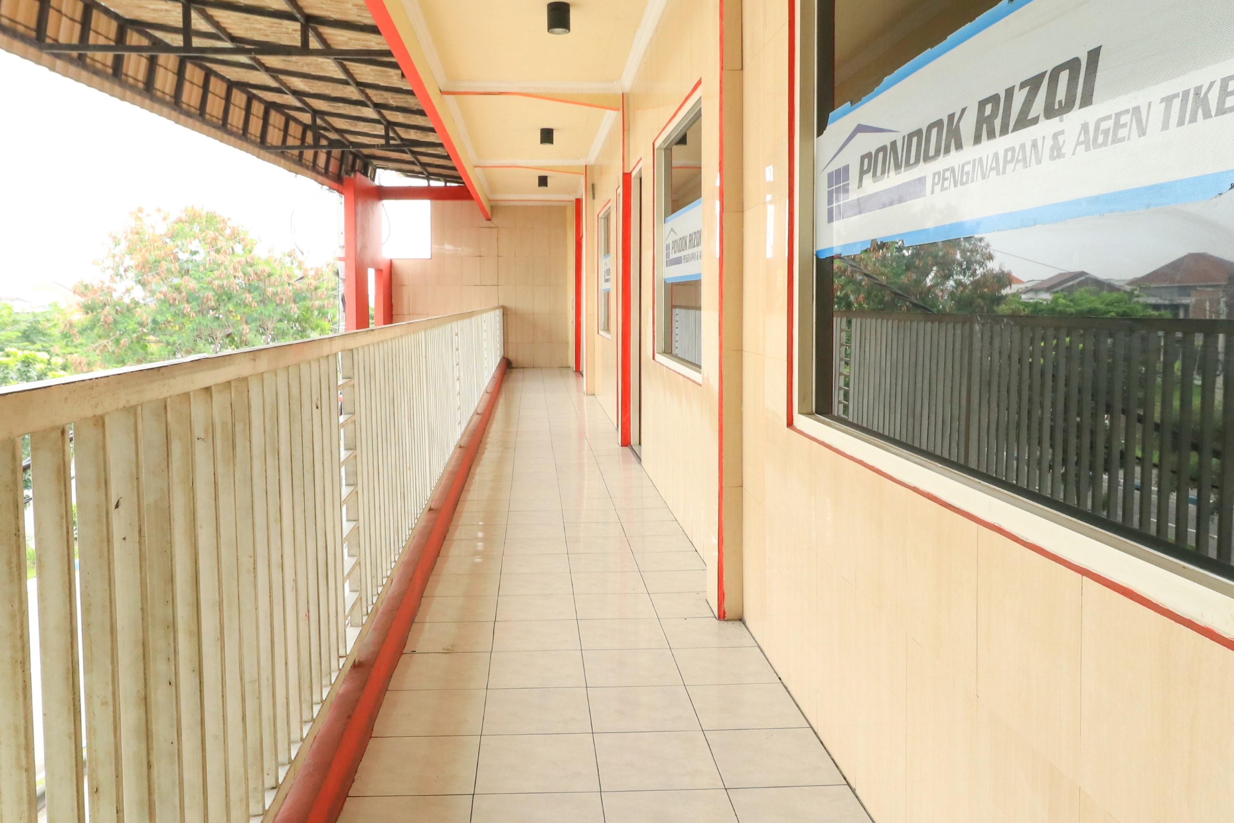 Penginapan Pondok Rizqi Syariah Brebek Exterior photo