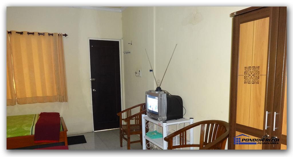 Penginapan Pondok Rizqi Syariah Brebek Exterior photo